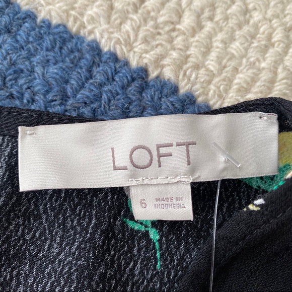 🌼 LOFT BLACK FLORAL VISCOSE PEPLUM TOP! - Picture 5 of 9